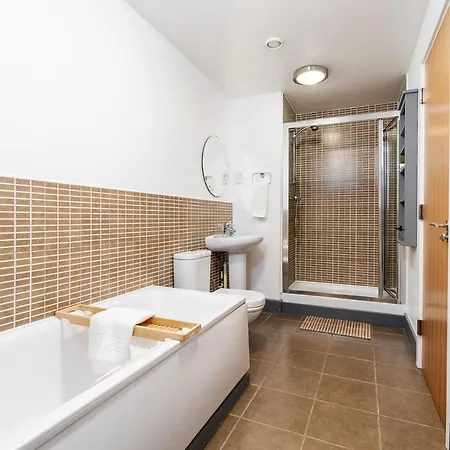 Apartment Getaway, 2-bed Flat, Balcony, With Parking Birmingham