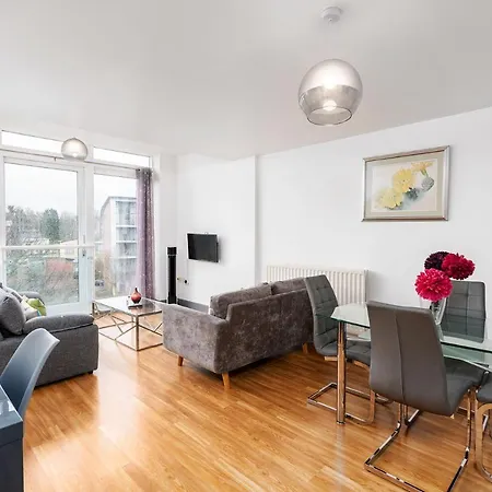Getaway, 2-bed Flat, Balcony, With Parking Apartman